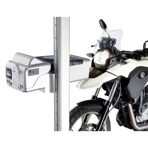 Schematinis brėžinys, iliustruojantis priekinių žibintų reguliavimo procesą pagal sieną.