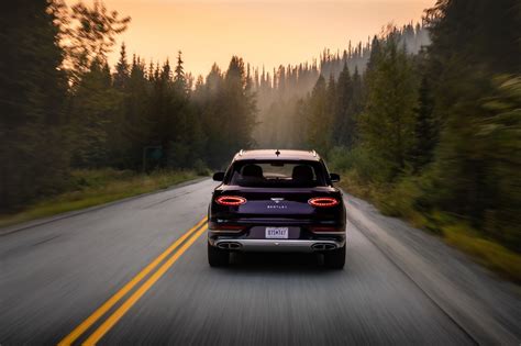 Istorinė „Bentley“ automobilių surinkimo linijos nuotrauka.