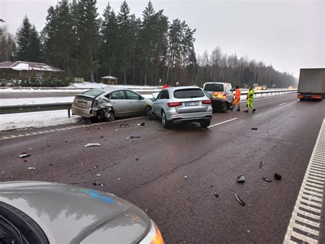 Teminė nuotrauka: suniokoti automobiliai po kaktomušos avarijos