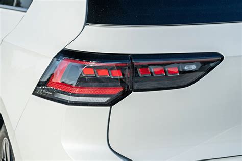 Naujas Volkswagen automobilis, vaizduojantis patikimumą ir inovacijas
