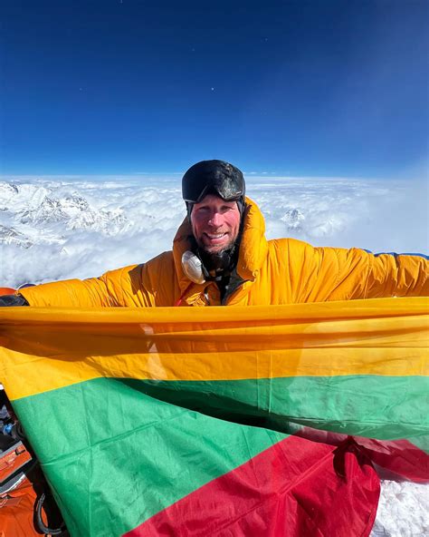 Lietuvos alpinistų komanda Akonkagvos viršūnėje su trispalve