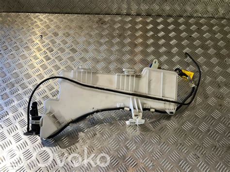 Peugeot 206 langų apiplovimo bakelio vieta ir tvirtinimo elementų schema