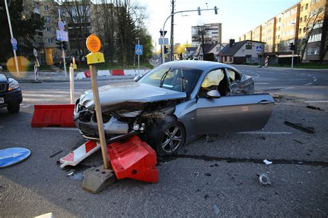 Avarijos vietoje sudaužytas BMW automobilis