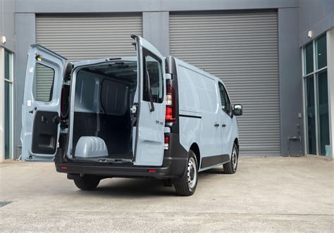 Renault Trafic skirtingų kėbulo tipų ir spalvų paletės pavyzdys