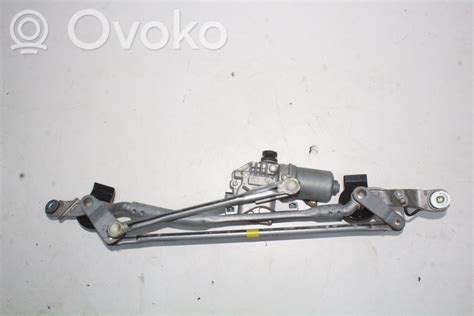 Mechaniko atliekamas valytuvų mechanizmo sutepimas