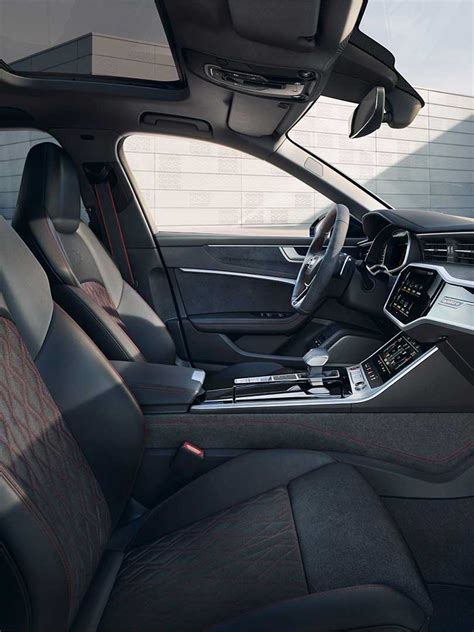 Škoda RS automobilio interjeras su odiniu vairu, detaliai