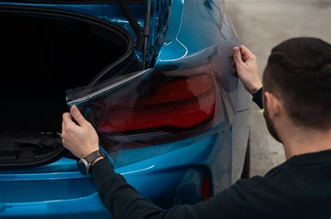 automobilio žibinto padengimas skaidria apsaugine PPF plėvele