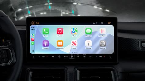 Ilustracija, rodanti „Apple CarPlay“ ir „Android Auto“ sąsajas automobilyje