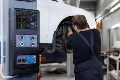 Bendras Kemi autoserviso vaizdas su modernia įranga