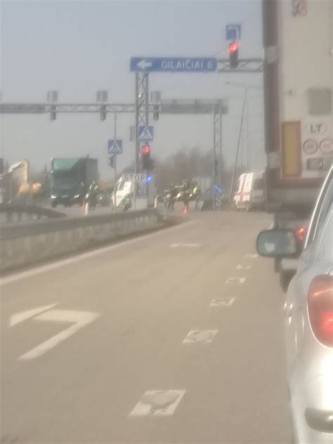 schematinis kelio ruožas, kuriame įvyko avarija, su pažymėtais Klampučių ir Vaičlaukio kaimais bei apytiksliais avarijos įvykio kilometrais