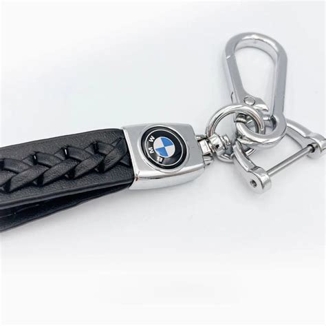 aukštos kokybės metalinis raktų pakabukas su BMW logotipu šiuolaikiniame interjere