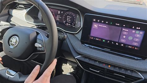 Škoda Octavia A8 priekinės sėdynės su odos ir zomšos apmušalais