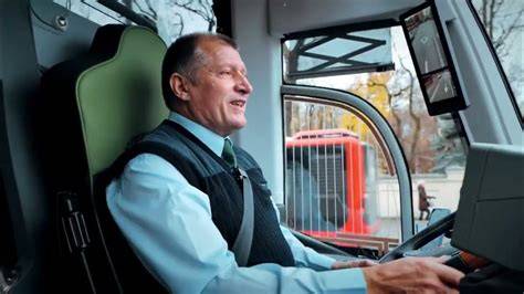 Teminė nuotrauka su tolimųjų reisų autobusu