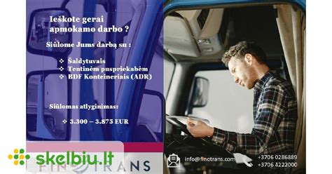 vairuotojas su vilkiku stovi prie kelio