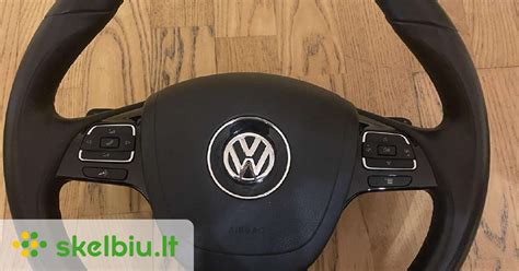 Nuotrauka: Originalus „Volkswagen R-Line“ vairas su odos apdaila ir logotipu