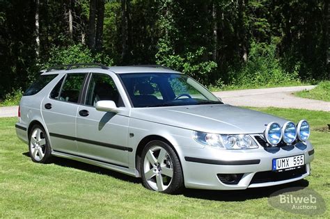 Paskutinės kartos „Saab 9-5 Aero SportCombi“ nuotrauka