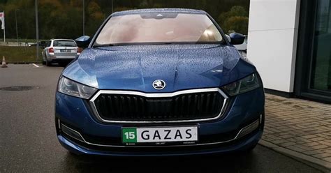 Vizualizacija ketvirtos kartos Škoda Octavia priekinės dalies su pažangiomis technologijomis