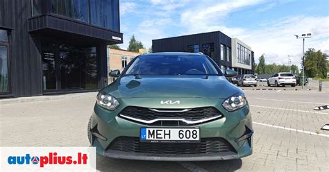 Teminis nuotrauka: Kia Motors logotipas ir automobiliai