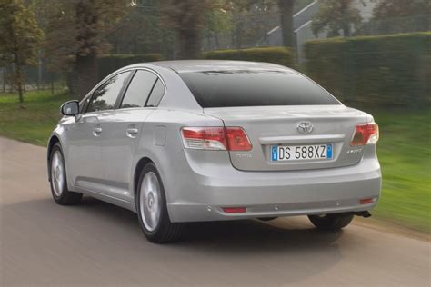 Toyota Avensis galinio žibinto nuėmimo schema