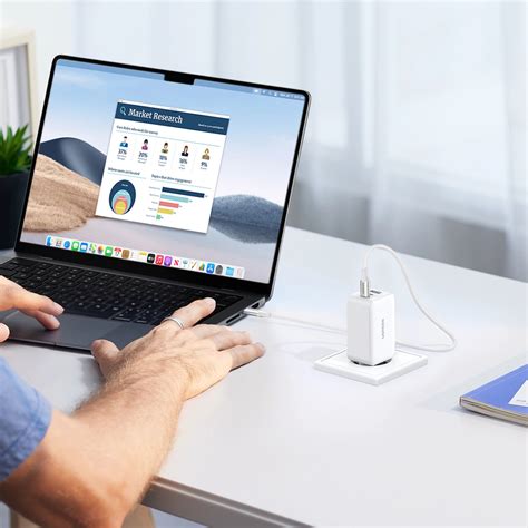 3D spausdintuvu pagamintas integruotas USB greitasis įkroviklis Saab 9-5 prietaisų skydelyje