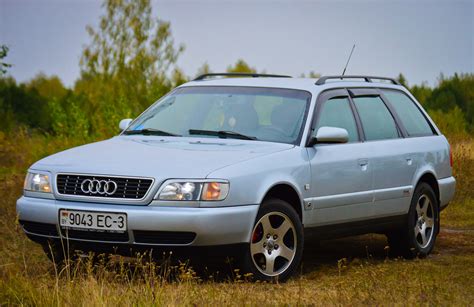 Audi A6 C4 sedano ar universalo eksterjero nuotrauka