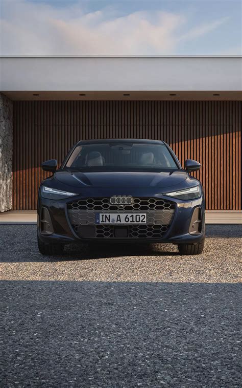 „Opel Insignia“ išorės vaizdas, pabrėžiantis modernų dizainą ir priekinės dalies jutiklių vietą