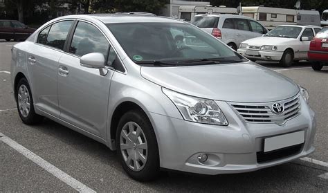 Toyota Avensis antros kartos modelio nuotrauka