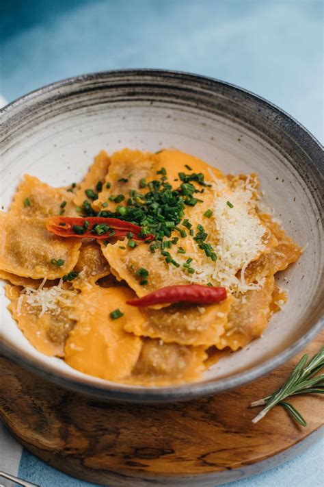 nuotrauka su jaučio žando patiekalu, demonstruojančiu skoningą serviravimą