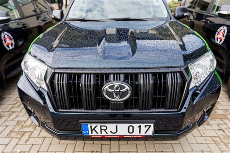 Infografika: Toyota Land Cruiser serijų panaudojimas Lietuvos kariuomenėje ir VSAT