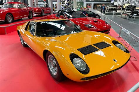 Ikoninių automobilių galerija: klasikiniai modeliai, kurie formavo automobilių dizaino istoriją.