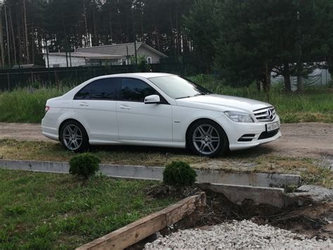 Mercedes-Benz W204 su išoriniais veidrodėliais