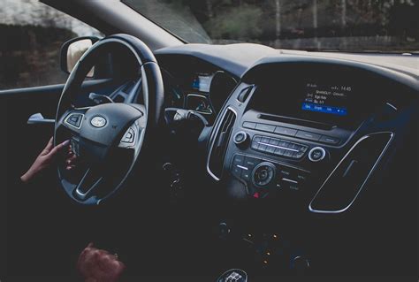 Patarimai, kaip prižiūrėti automobilio garsiakalbius