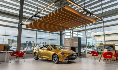Naujo Renault salono interjero ir eksterjero vaizdas Kaune, su ekspozicijos sale ir aptarnavimo zona