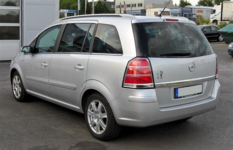 Paveikslas: kuro tiekimo sistema Opel Zafira B, susijusių dalių vietos