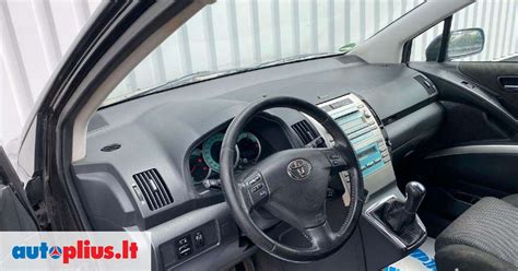 Nuotrauka: Detalus vaizdas, rodantis Toyota Corolla Verso durų apmušalo tekstūrą ir spalvą (kodas 1f8)