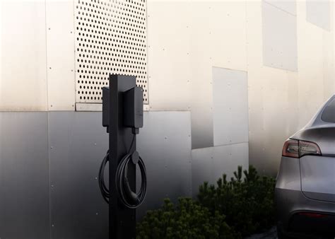 elektromobilių įkrovimo stotelė servise