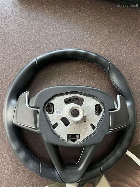 Išmontuota vairo ritė automobilyje