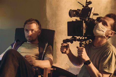 Scenos iš realybės šou filmavimo aikštelės miške schema