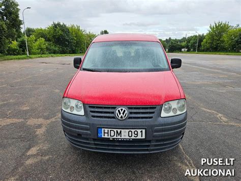 Tematinė nuotrauka: automobilis su įbrėžimais ant kėbulo