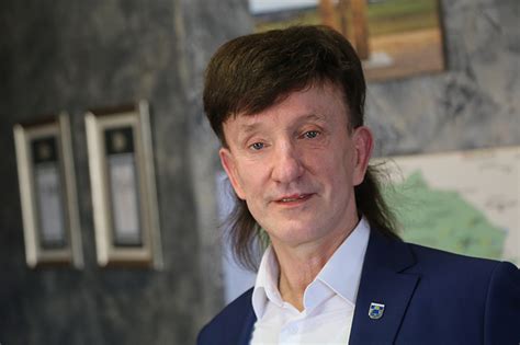 Teminė fotografija: verslininkas Algimantas Čaplinskas, atstovaujantis savo įmonės veiklai