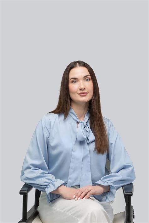 schema: androgenų poveikis plaukų folikulams ir jų transformacija iš pūkelių į terminalinius plaukus