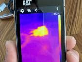 CAT S60 telefono vaizdas su matoma termovizoriaus kamera nugarinėje dalyje