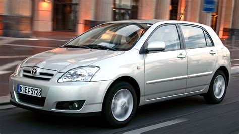 Toyota Corolla E12 1.4 D-4D su MMT pavarų dėže šoninis vaizdas ir interjero detalės