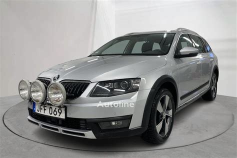 Pilkas Skoda Octavia automobilis