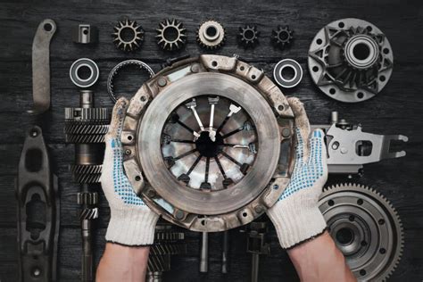 Sankabos ir pavarų dėžės mechanizmo iliustracija