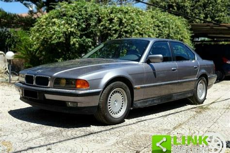 BMW 725 TDS stilizuota nuotrauka su isvestom aktualioms detalėms