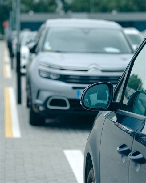 Teminė nuotrauka: švarus, paruoštas pardavimui automobilis