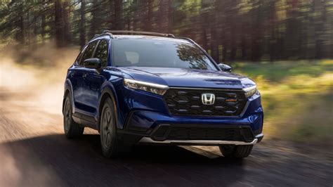 Teminė nuotrauka su Honda CR-V 5-os kartos modeliu
