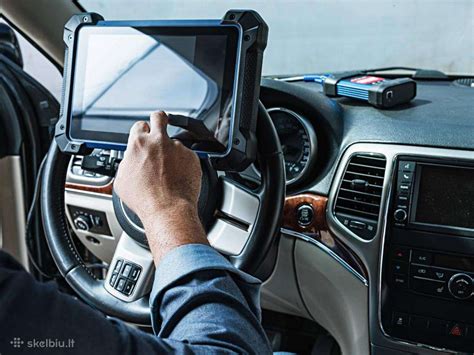 Hibridinio automobilio apžiūra prieš pirkimą su diagnostikos įranga
