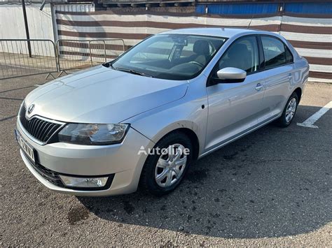 Nuotrauka, vaizduojanti Škoda Rapid automobilį su R16 ratlankiais.